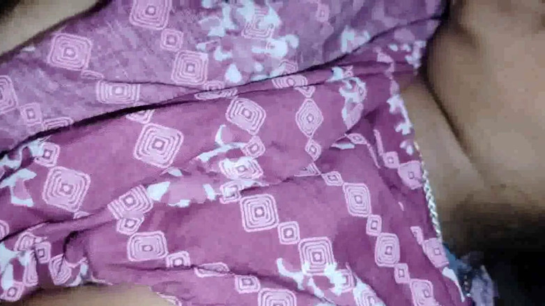 Uttar dinajpur: ホットなインド人ソナリ・バービー義理の兄弟ヘルプ手コキ