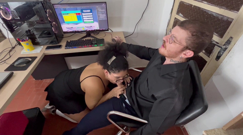 Carmona TS: Stygg sekreterare suger av företagets chef för att marknadsföra sig...