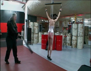 Absolute BDSM films - The original: Hardcore bondage se sexy milfkou