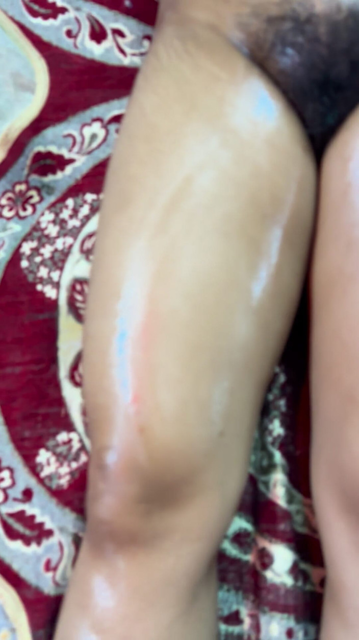 Beautiful mask: Hari ini, tukang urut memerah buah dada Priya dan memberikannya...