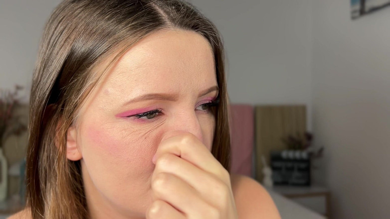 Mary Jay: Mâncărimea nasului mă înnebunește. Alegându-l pe cameră