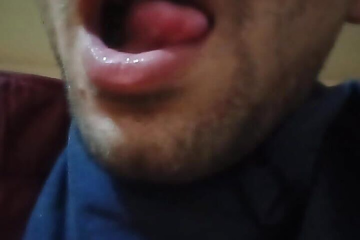 Gangbang straight: Une bite dans la bouche de Sakira la bhabhi