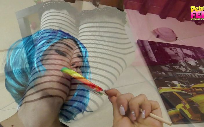 Foot Fetish HD: Petra plays with balloons and her feet