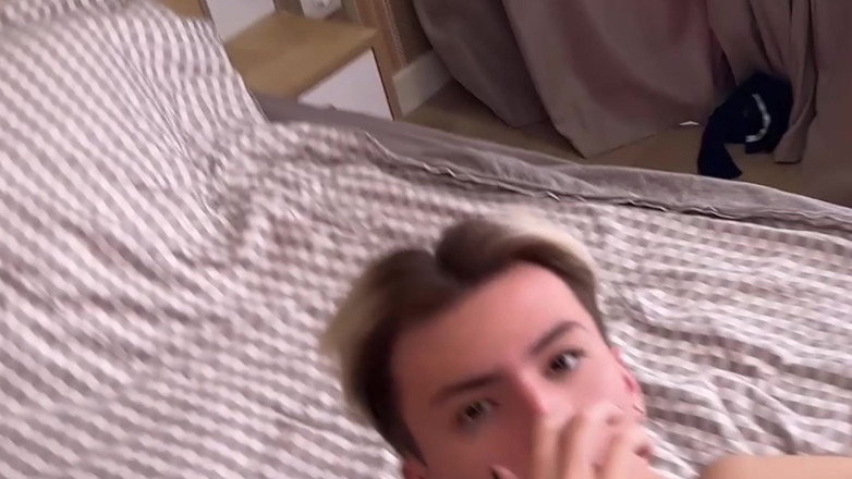 Max Gen: 海辺で男のデカチンをしゃぶって、彼の精液を舐めた