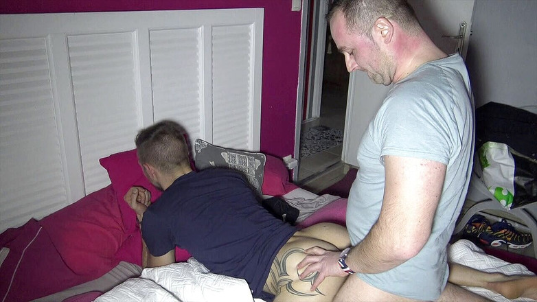 Gaybareback: ロマンは熱い男と品種によって生ハメ犯さ