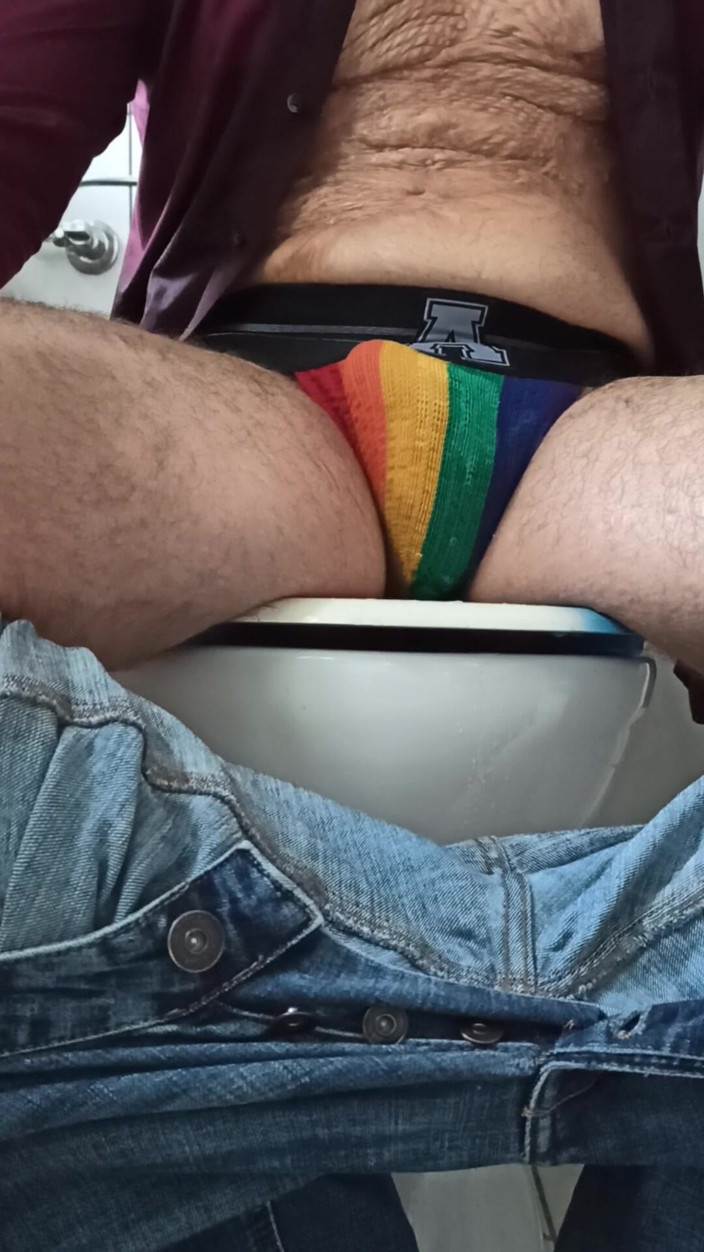 Alex Butt: Alex Pisses na jeho oblečení