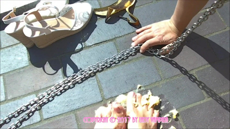 Domina Lady Vampira - SM Studio Femdom Empire: Dinner for one – Real slavery feeting
