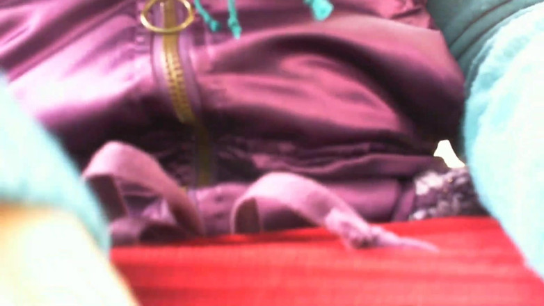 Nicoletta Embassi: Une belle masturbation dans un jardin public dans une robe...