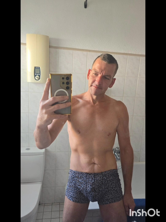 Chris_snoopy_91: Video aku lagi asik kontolku sambil