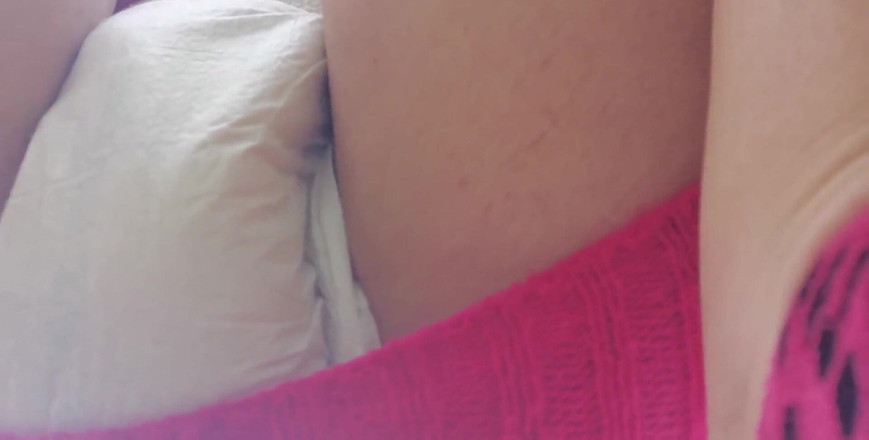 Nicoletta Embassi: Güzel İtalyan üvey annen bahçede büyük edepsiz giyiyor