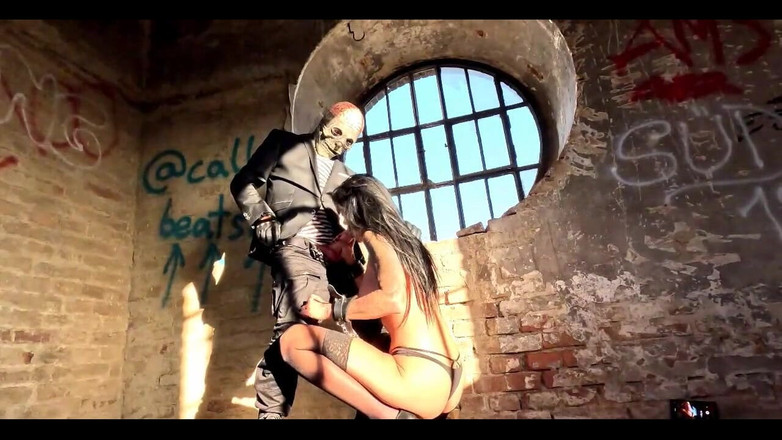 Miss Lilith devil: Частина 2 трахається з зомбі