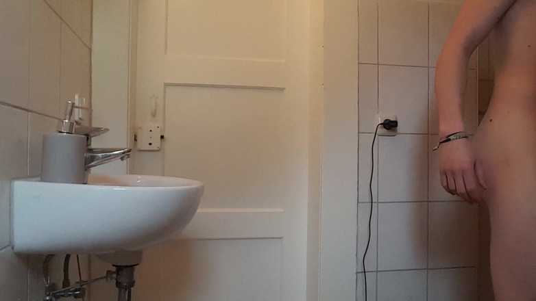 ShyBoy: Ніхто не бачить мене в душі.