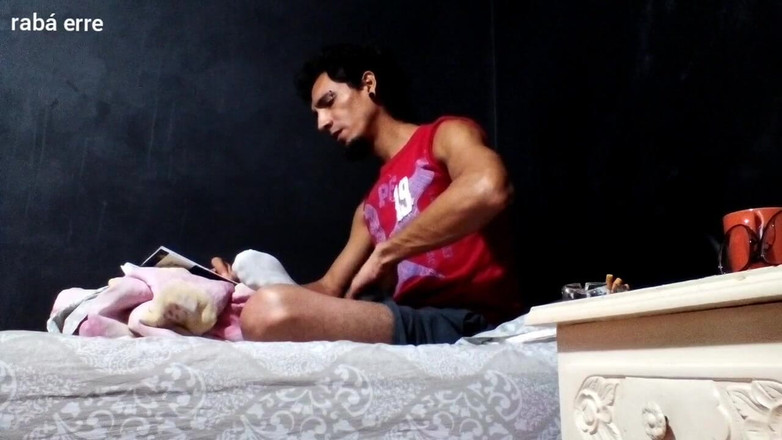 Raba erre elle: Raba Erre: napalony pisarz manipuluje sobą podczas pisania ..