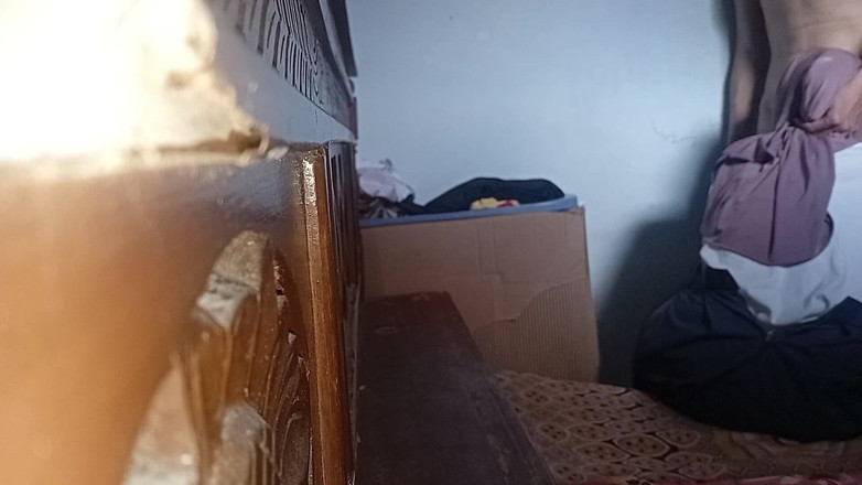 Famly sex: Ma demi-sœur était assise dans la chambre de ma belle-sœur.