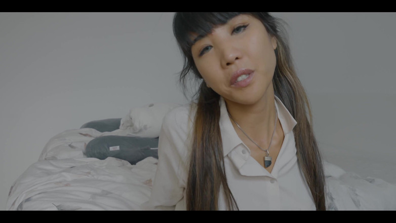 DaringKiara: 난 그냥 대학에서 집에 와서 그래서 난 아직도 내 학생 유니폼에 있어