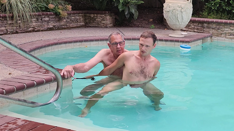 Russie Goodboy: Ngentot di kolam renang bawah air!