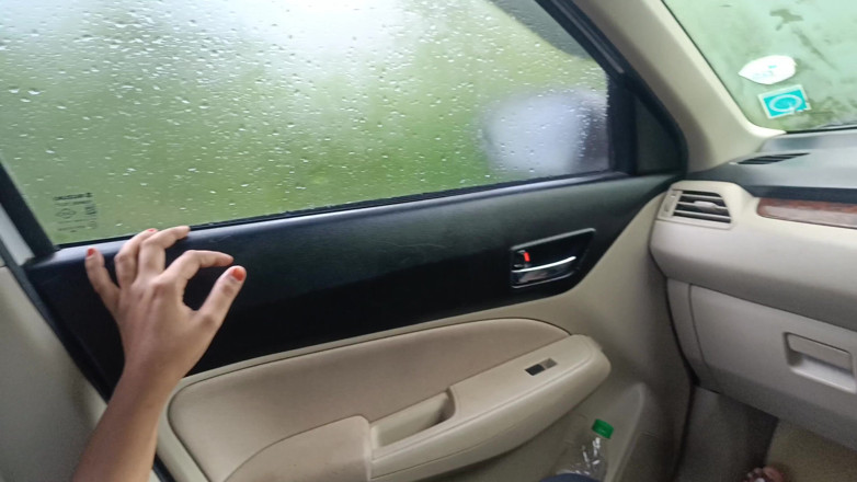 Inba: Office Manager Enjoying Hot Romance with Married Colleague Inside Car...