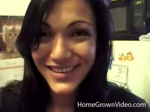 Homegrown Video: Jenny Wolf tropft einen nassen creampie auf der couch