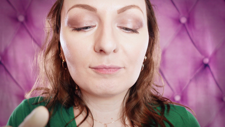 Arya Grander: Asmr and Close-ups: Fetish Giantess Melahap - Jilat Mobil Dari Cokelat....