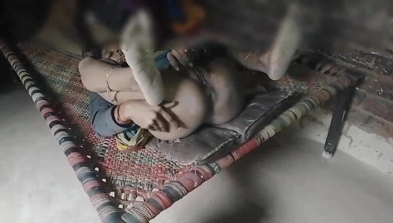 Deshi girl 9: Chi raffredda la figa del villaggio Di bhabhi