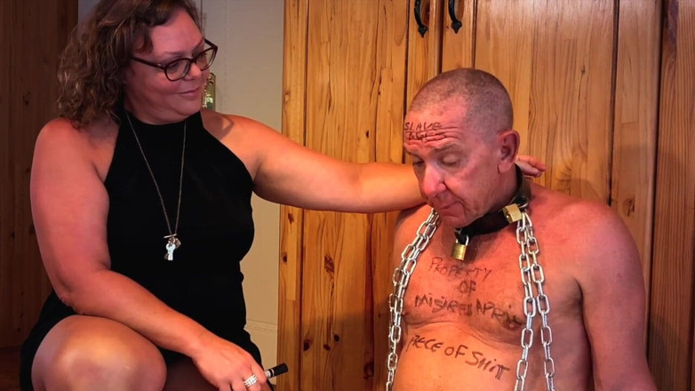 Mistress April: Dominatrix paní April - Život u jejích nohou - část druhá