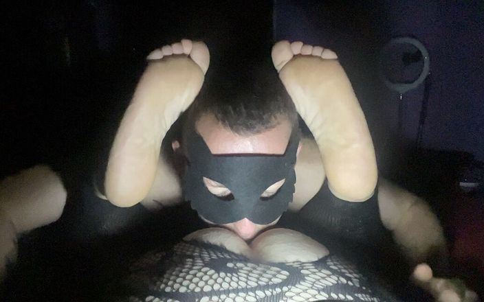 Zsaklin&#039;s Hand and Footjobs: BBW Wife Pussy Licking and Nice Soles