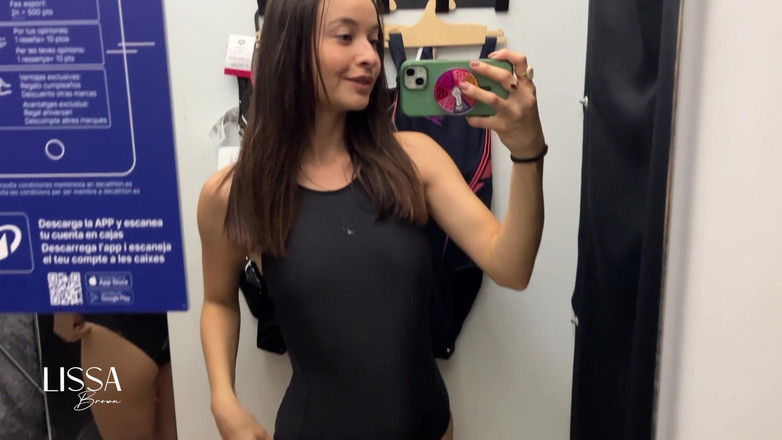 Lissa Brown: Jednoczęściowa przymierzalnia stroju kąpielowego