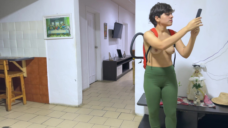 SugarPose: Jasmine má první den jako duch