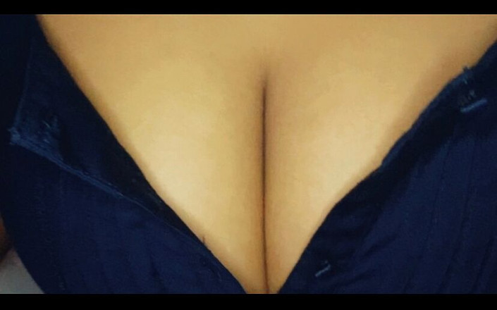 Boner bitch: मेरी सेक्सी भारतीय सौतेली बहन मुझे अपनी विशाल गांड और बड़े स्तनों से चिढ़ा रही है और मुझे अपने पूरे शरीर पर छूने दे रही है