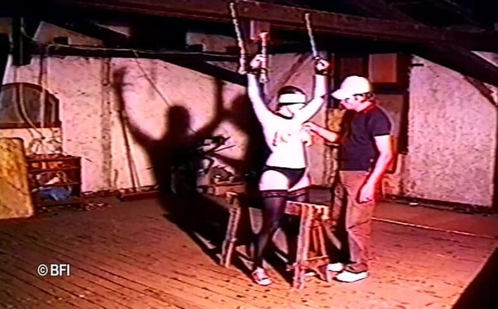 Slave Seks: Garage punishing