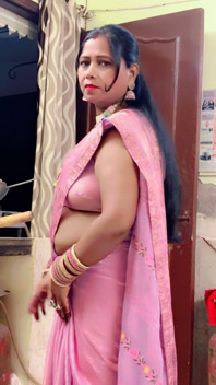 Desi Bhabhi Saree Look