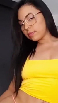 Solo latina babe muestra su cuerpo