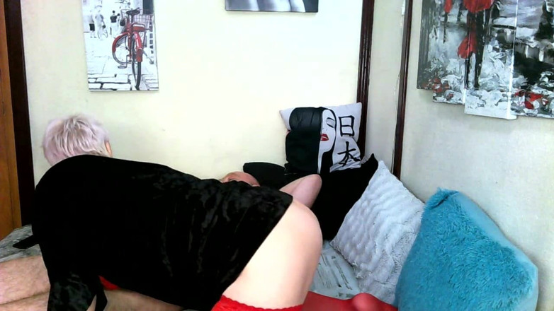 AimeeParadise: La matrigna troia in calze rosse non lascia che la...