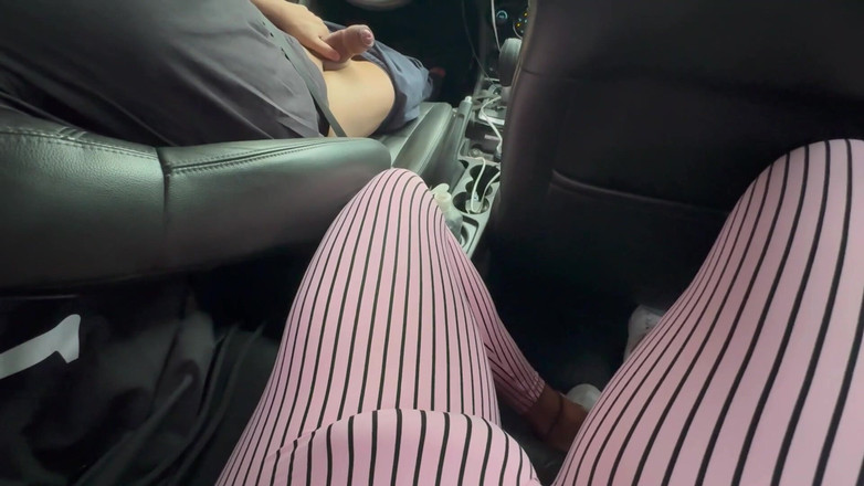 Agatha Lyra: उबर शरारती ने मेरे लंड को जिम के कपड़ों पर निशान लगाते हुए देखा और चूसा