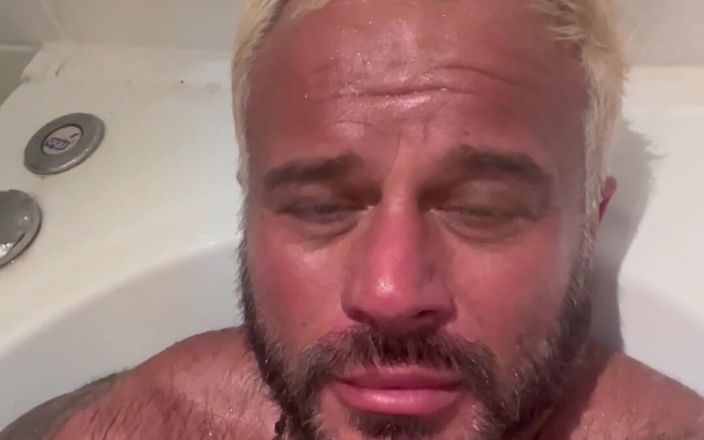 Bjorn Andrey: Klepněte na tlačítko, pokud chcete být vedle mě v Hot...