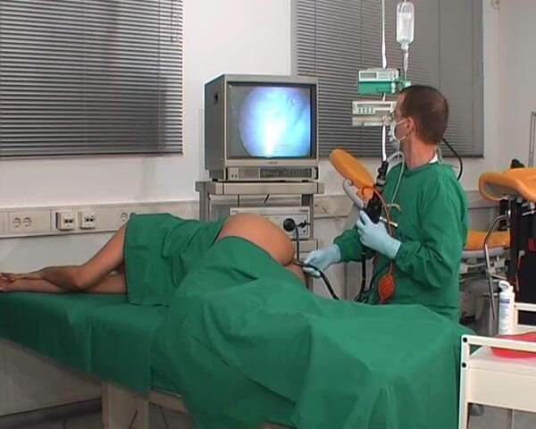 Rubber & Clinic Studio - 1ATOYS: Fetish gyno - peperiksaan dubur Kolonoskopi