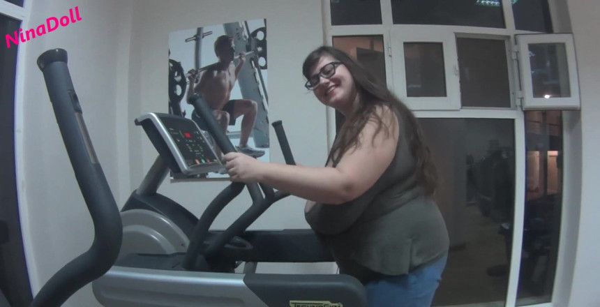 Nina Doll: Le mie enormi tette sono cadute dalla mia camicia durante...