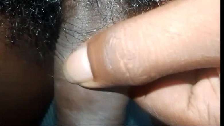 SLleking: 방에서 혼자 핸잡을 하는 아시아 소년