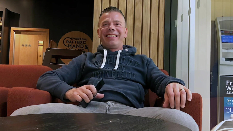 NakedFoxx: Gewagt, im beschäftigten café zu wichsen - intensives öffentliches kommen