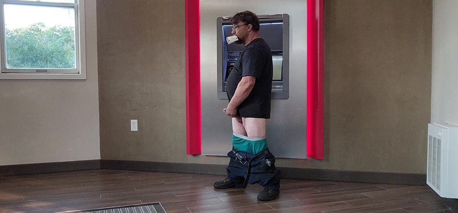 Fat boy: Masturbando no Banco