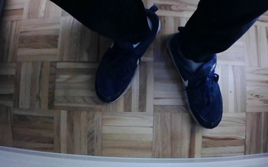 Sneakers Gay Graz: Colleague filmed under the desk
