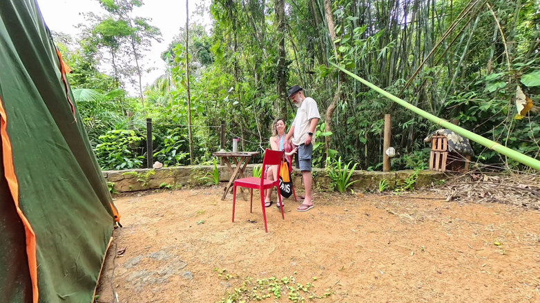 Victor SweetCoupleStories: Fata de la camping a fost de acord să dea...