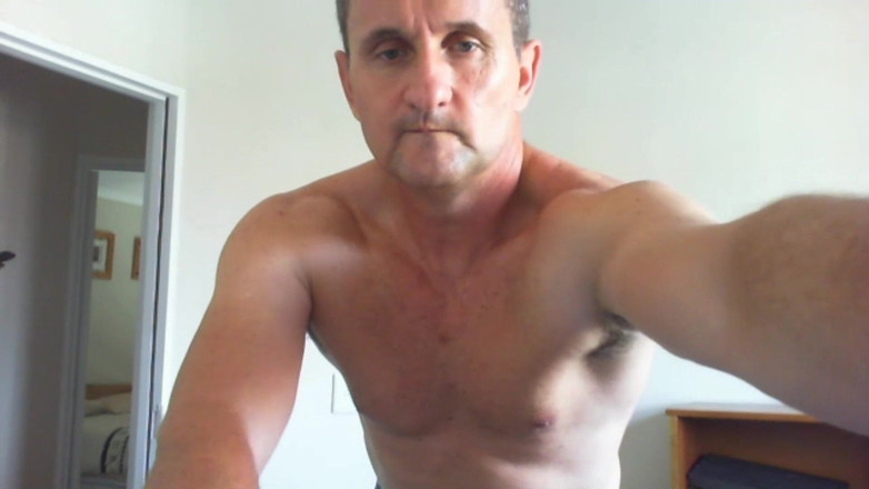 Hunggaystudza: Poserar, tränar och runkar av