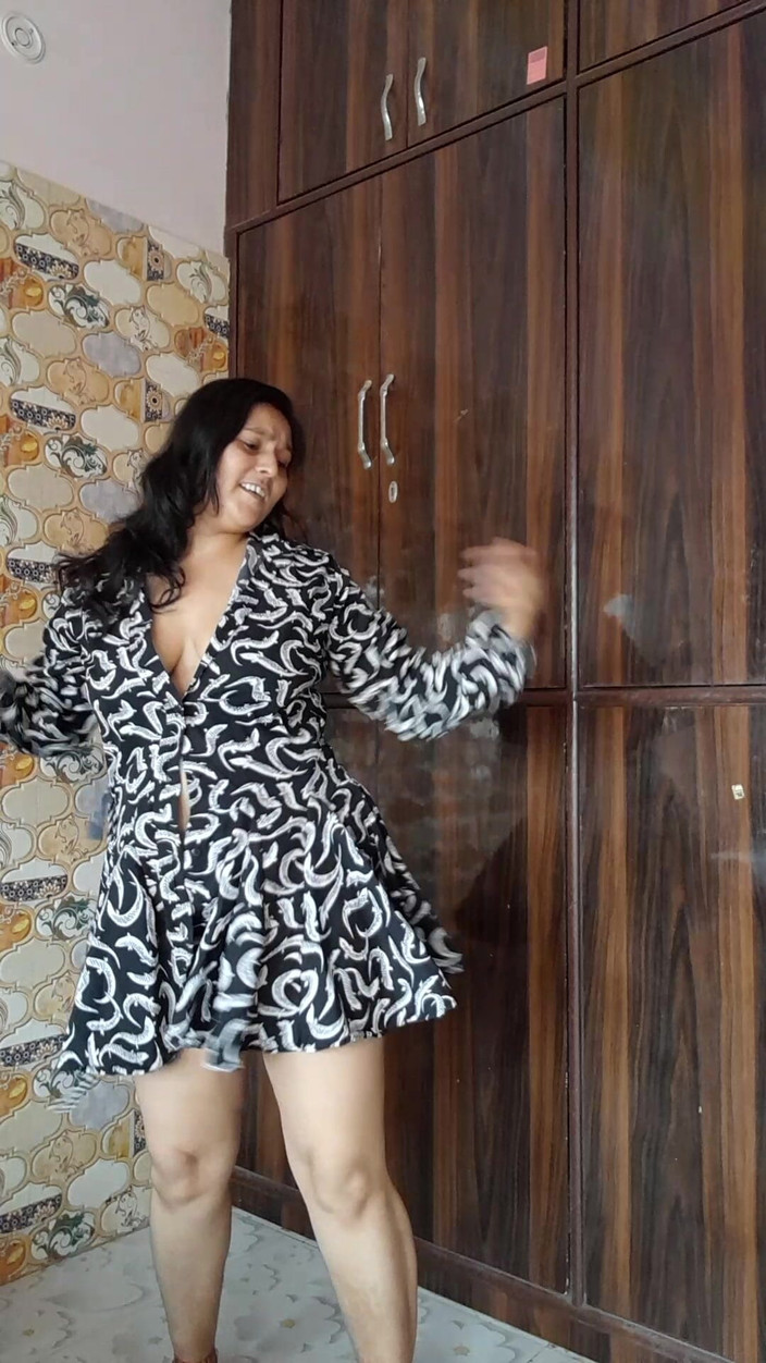 Puja555: Puja bhabhi tančí