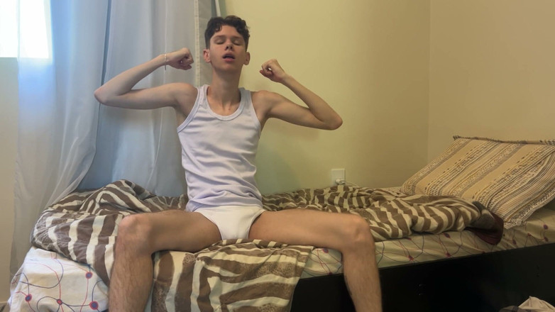 Kedoimath: Twink ukazuje svůj zadek a velkého čůráka pro svého pána v...