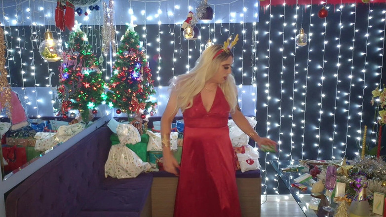 HollyCox: Urmărește-mă cum fumez pe Misty din 120 de aproape în roșu festiv