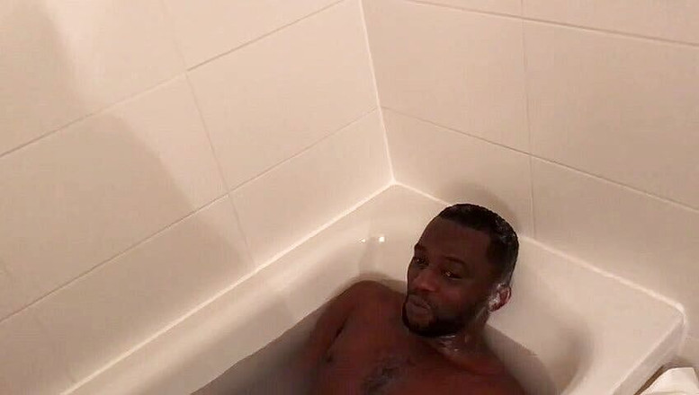 Sjojo Levana: Nas banheiras