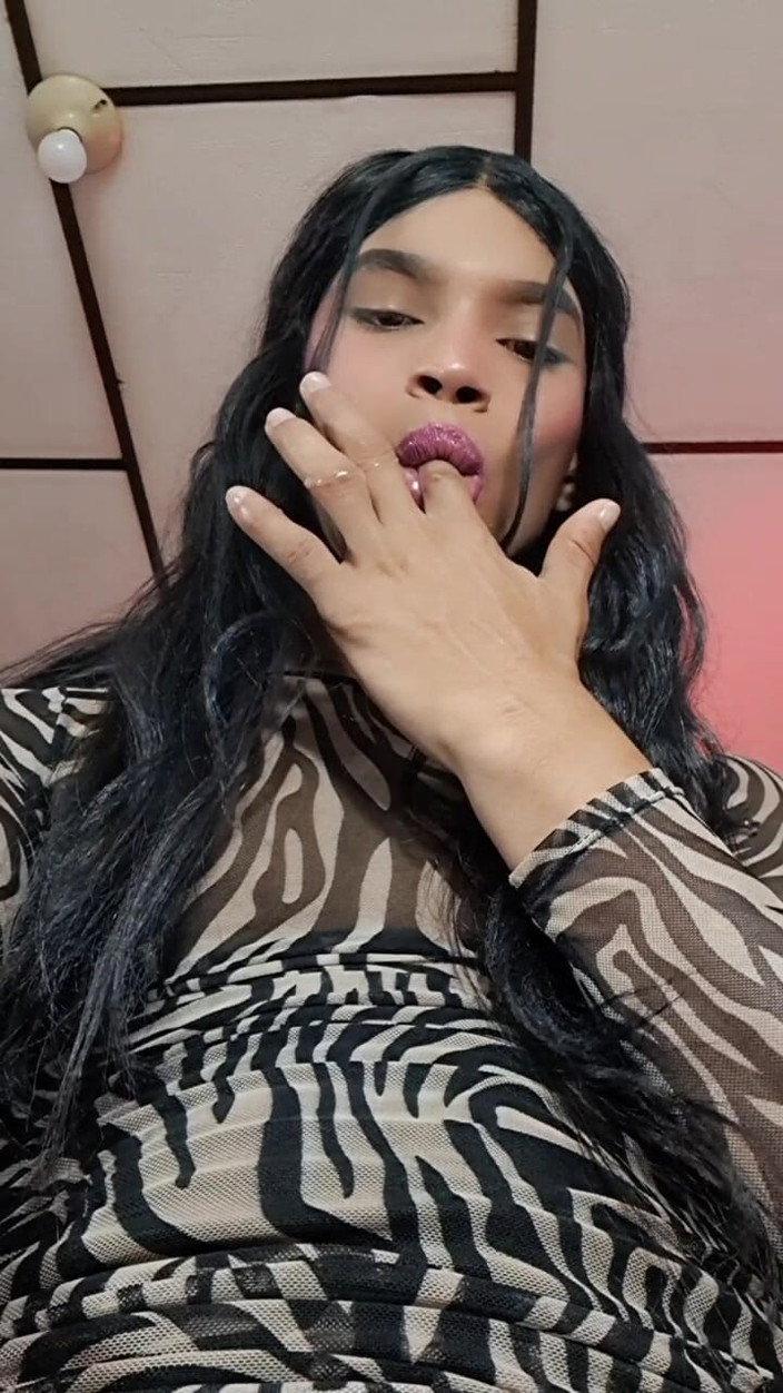 Valera Toro: Penis keras saya berdetak sampai saya meledakkan susu panas