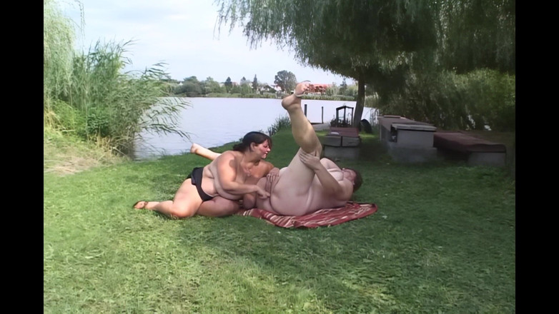 Bizzarre World: बड़े स्तन