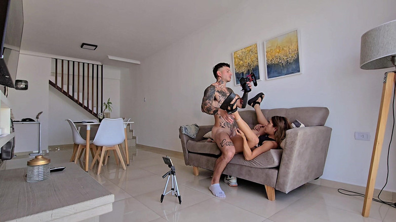 Young big apple: Nový rok! Můj přítel mi nechává obličej pokrytý spermatem.